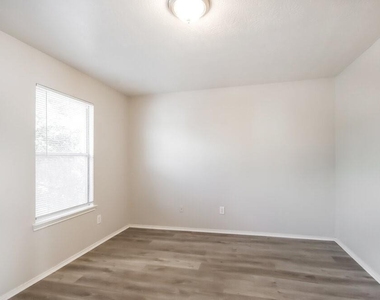21243 Linden House Court - Photo Thumbnail 13