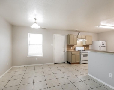 21243 Linden House Court - Photo Thumbnail 5