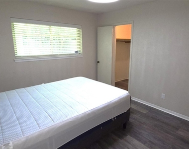 12814 Westhorpe Drive - Photo Thumbnail 12