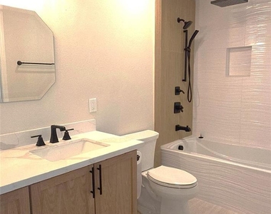 12814 Westhorpe Drive - Photo Thumbnail 8