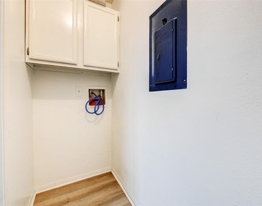 3915 Tanglewilde Street - Photo Thumbnail 7