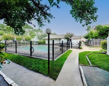 3915 Tanglewilde Street - Photo Thumbnail 15