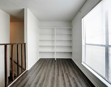 3915 Tanglewilde Street - Photo Thumbnail 10