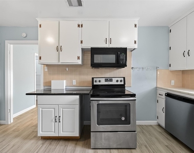 3428 Bradford Street - Photo Thumbnail 13