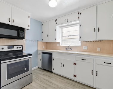3428 Bradford Street - Photo Thumbnail 14