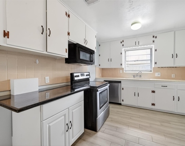 3428 Bradford Street - Photo Thumbnail 11
