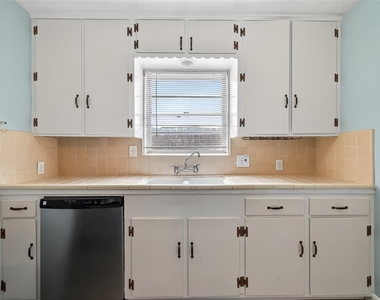 3428 Bradford Street - Photo Thumbnail 12