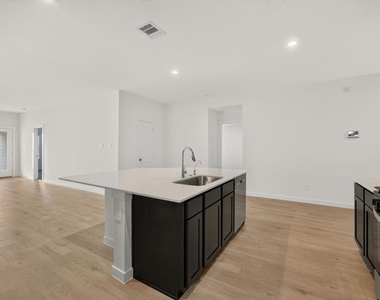 29510 Paytons Park Court - Photo Thumbnail 8