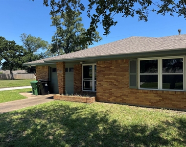 946 Stonecrest Drive - Photo Thumbnail 12