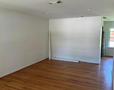946 Stonecrest Drive - Photo Thumbnail 6