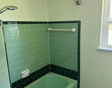 946 Stonecrest Drive - Photo Thumbnail 2