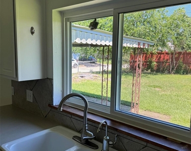 946 Stonecrest Drive - Photo Thumbnail 8