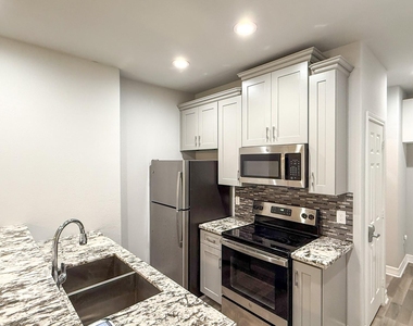 7823 Gladstone Street - Photo Thumbnail 3