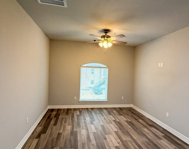 7823 Gladstone Street - Photo Thumbnail 2