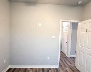 7823 Gladstone Street - Photo Thumbnail 6