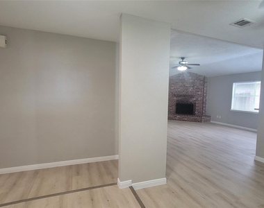 22131 Pearl Lake Drive - Photo Thumbnail 2