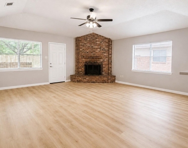 22131 Pearl Lake Drive - Photo Thumbnail 4