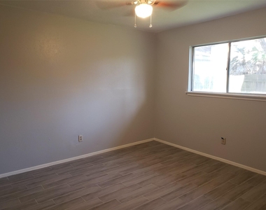8527 Quail Hills Drive - Photo Thumbnail 3
