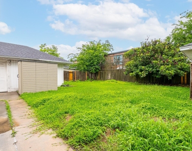 8819 Hazen Street - Photo Thumbnail 3