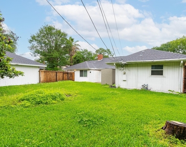 8819 Hazen Street - Photo Thumbnail 5