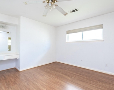 8819 Hazen Street - Photo Thumbnail 18