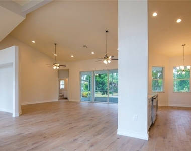 3660 31st Avenue Sw - Photo Thumbnail 4