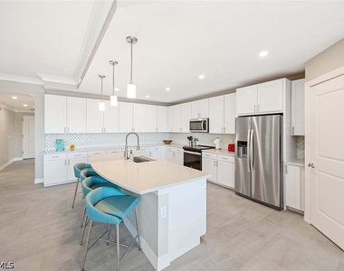 201 Indies Drive E - Photo Thumbnail 9