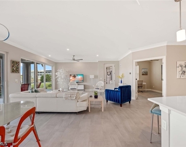 201 Indies Drive E - Photo Thumbnail 3