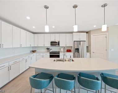 201 Indies Drive E - Photo Thumbnail 10