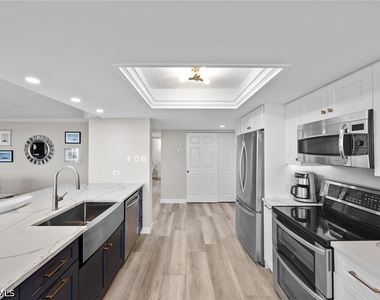6585 Nicholas Boulevard - Photo Thumbnail 13