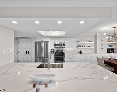 6585 Nicholas Boulevard - Photo Thumbnail 9