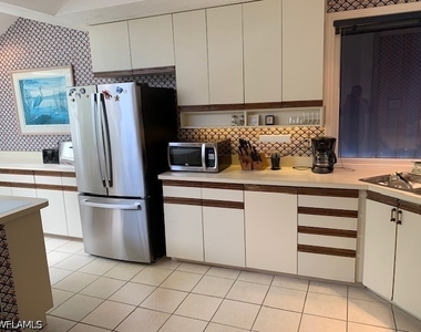 611 Bridgeway Lane - Photo Thumbnail 9