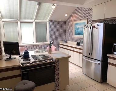 611 Bridgeway Lane - Photo Thumbnail 8