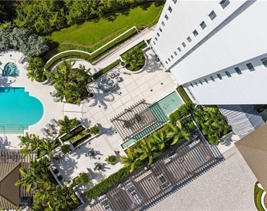 8990 Bay Colony Drive - Photo Thumbnail 43