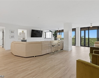5601 Turtle Bay Drive - Photo Thumbnail 9