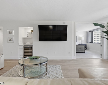 5601 Turtle Bay Drive - Photo Thumbnail 12