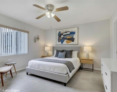 1025 Foxfire Lane - Photo Thumbnail 6