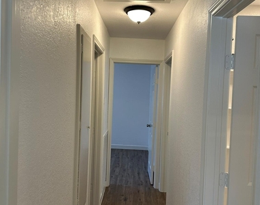 934 Bacliff Drive - Photo Thumbnail 18