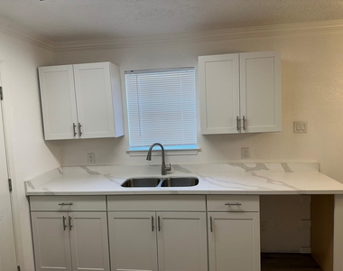 934 Bacliff Drive - Photo Thumbnail 10