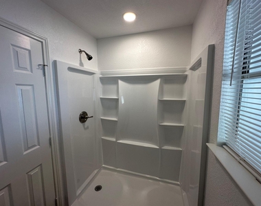 934 Bacliff Drive - Photo Thumbnail 17