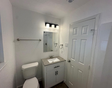 934 Bacliff Drive - Photo Thumbnail 16