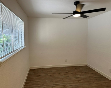 934 Bacliff Drive - Photo Thumbnail 21