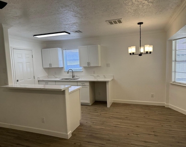 934 Bacliff Drive - Photo Thumbnail 5
