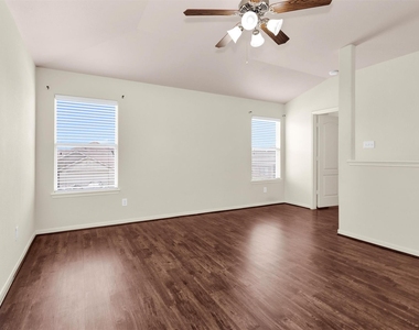 602 Blue Oasis Court - Photo Thumbnail 21