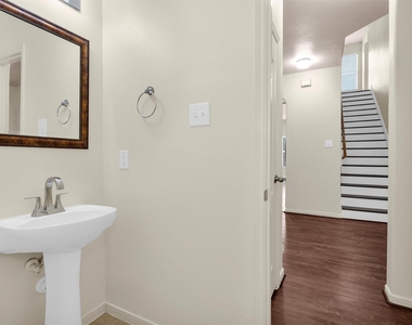 602 Blue Oasis Court - Photo Thumbnail 6