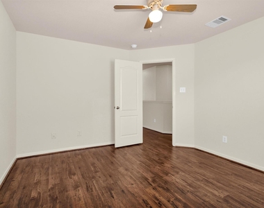 602 Blue Oasis Court - Photo Thumbnail 27