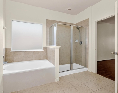 602 Blue Oasis Court - Photo Thumbnail 20