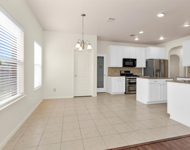 602 Blue Oasis Court - Photo Thumbnail 9