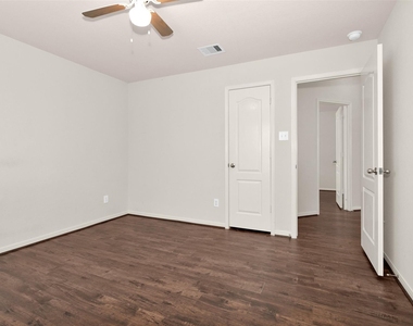 602 Blue Oasis Court - Photo Thumbnail 30