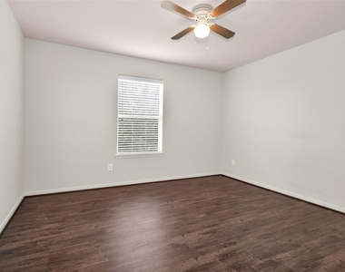 602 Blue Oasis Court - Photo Thumbnail 29